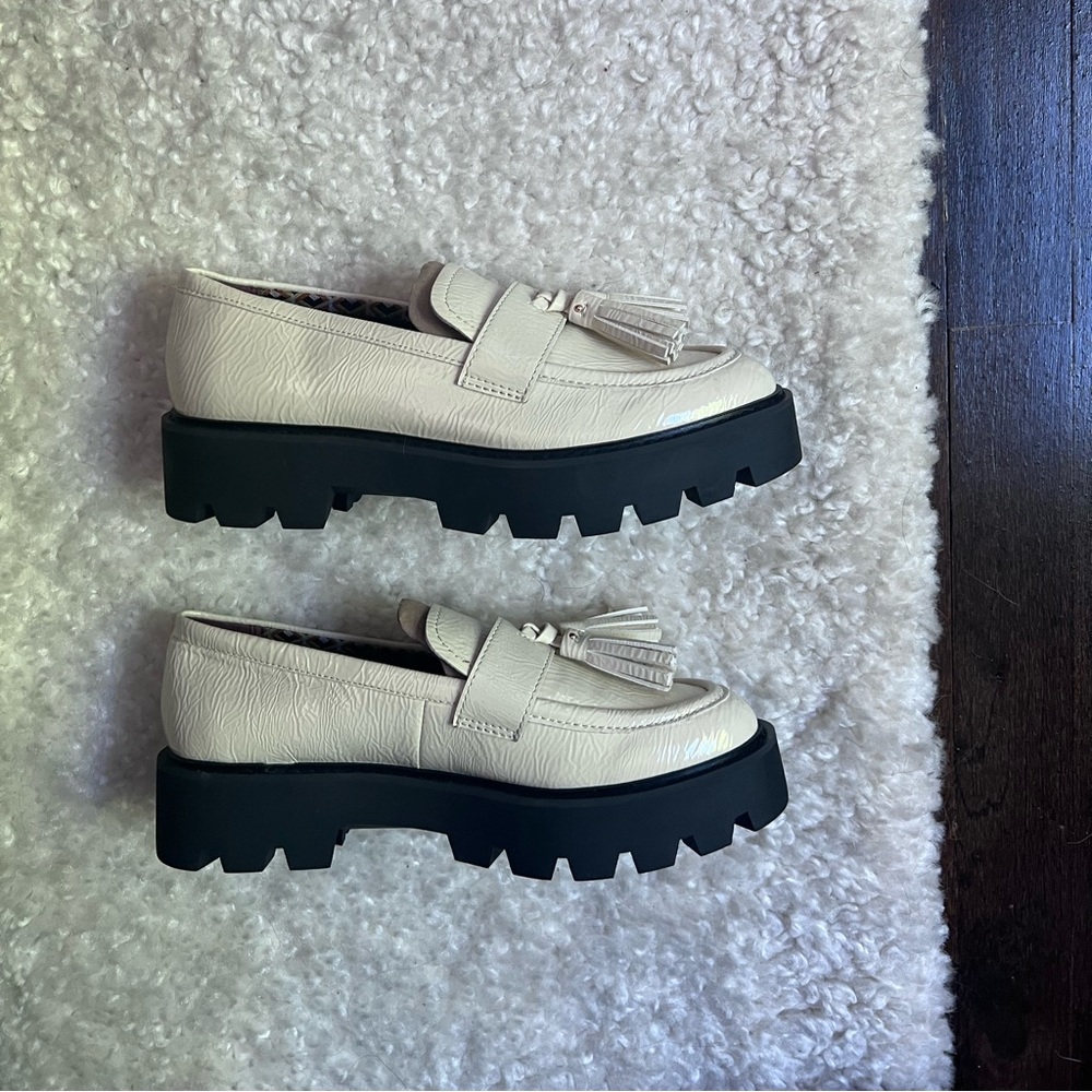 New with box Franco Sarto White Faux Patent Leather Loafer Women’s Size 6